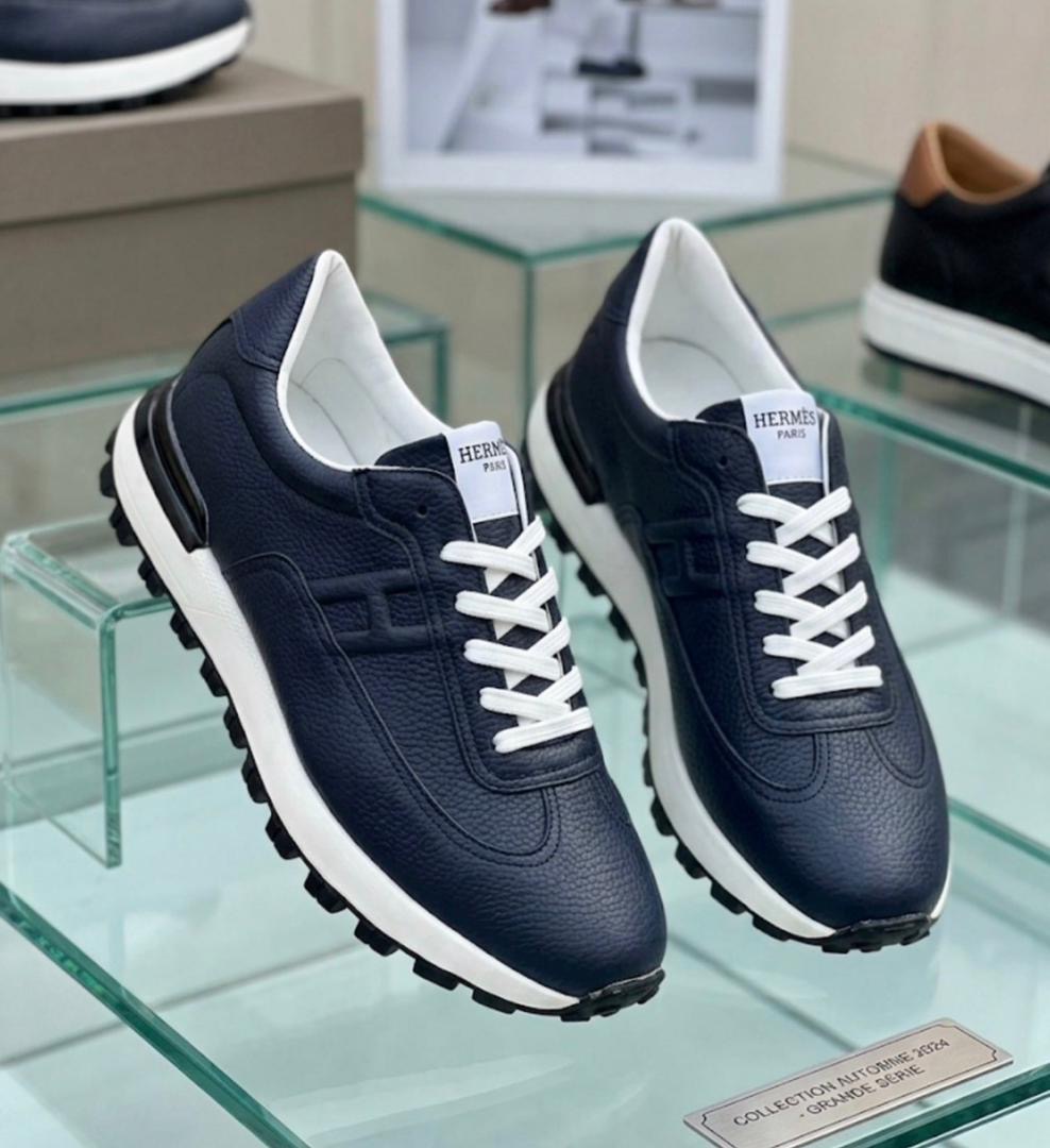cheap  Shoes . buy and sale China, Europe, Turkey, German in wholesale prices Cameroon. Top quality, 40 - 46. 