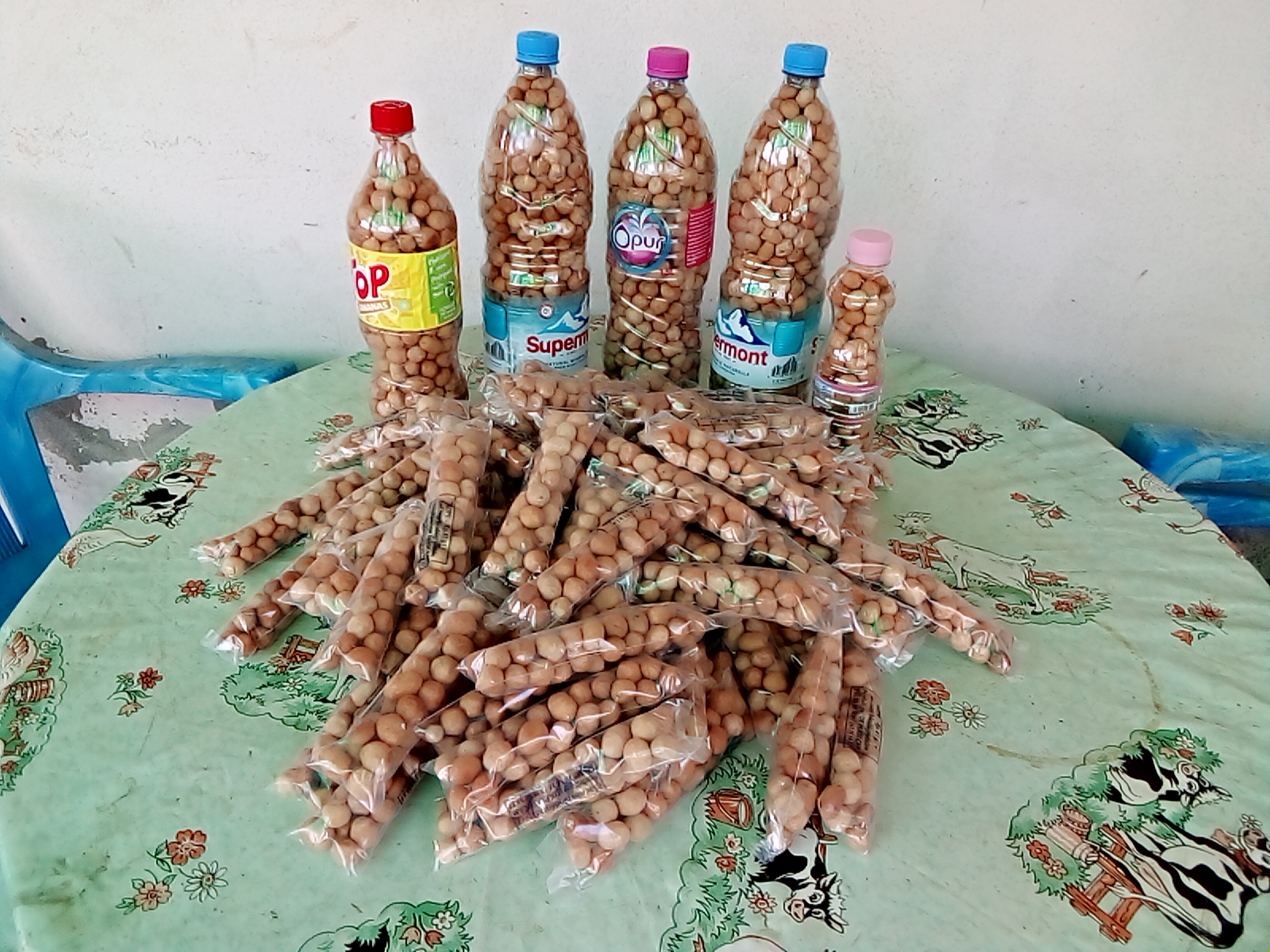 cheap  Peanuts . buy and sale China, Europe, Turkey, German in wholesale prices Cameroon. Sackets and 24 for 2k with a benefit of 400frs