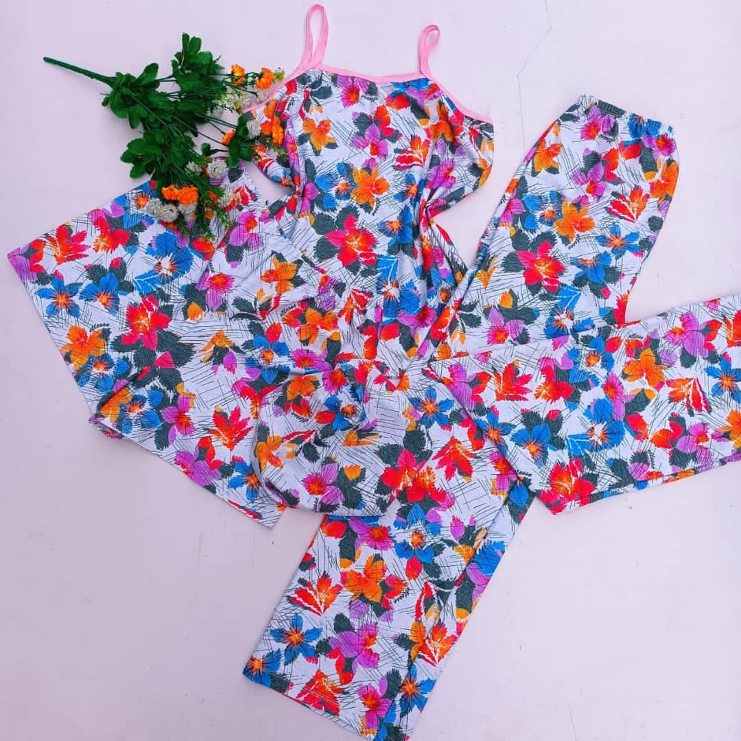 cheap  Beauty clothes for ladies . buy and sale China, Europe, Turkey, German in wholesale prices Cameroon. Female wears,of all colors 