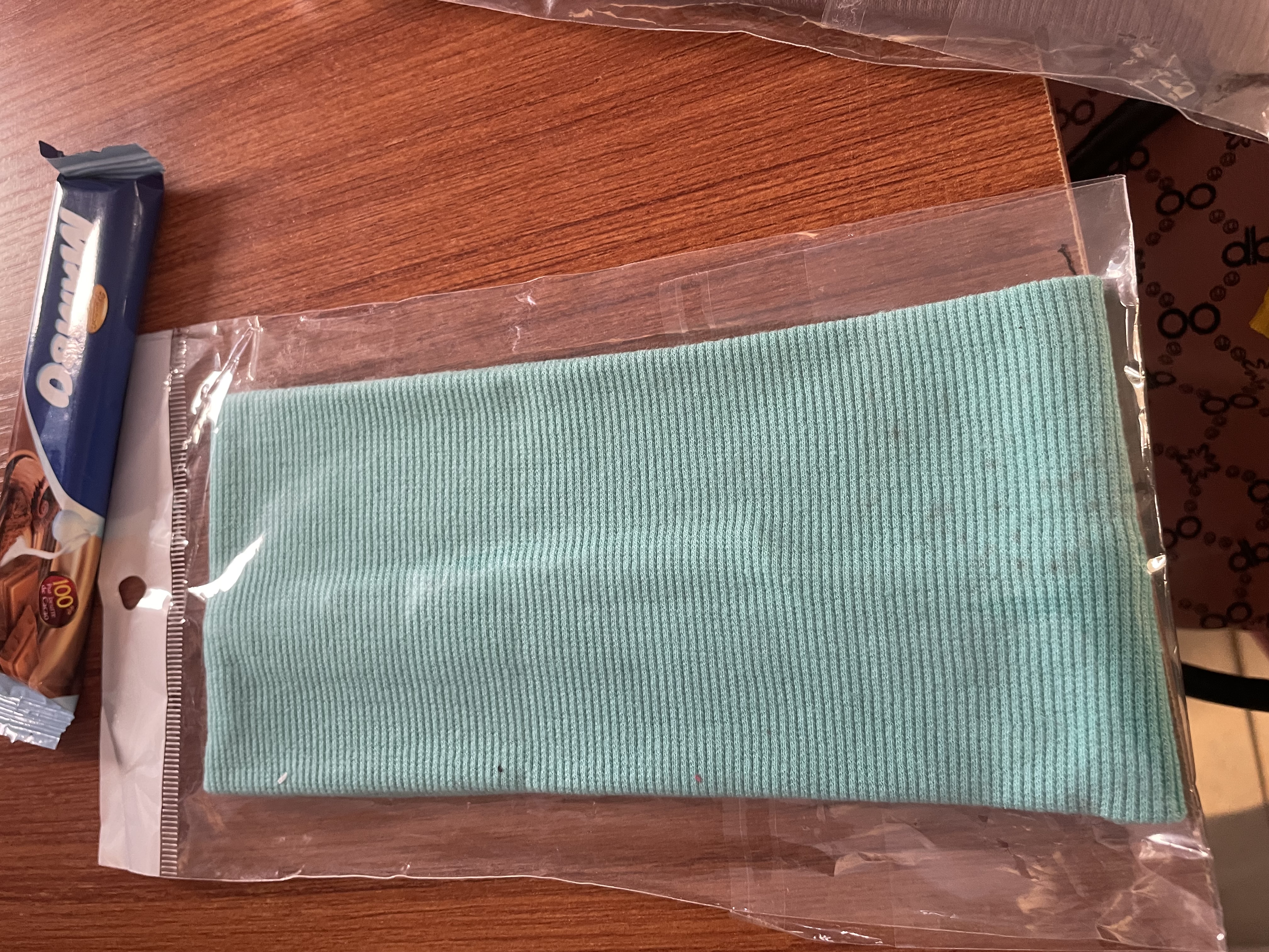 cheap  Hair band. buy and sale China, Europe, Turkey, German in wholesale prices Cameroon. Hair bands 350 each 3 for 1k avaible in all colors 